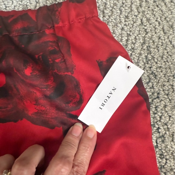 NWT Natori Pajama Pants Silky Red Black Floral Size Small - Picture 5 of 6